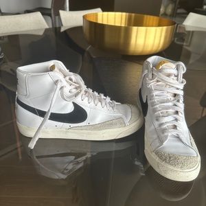 Nike Blazer Mid '77 Women's Shoe